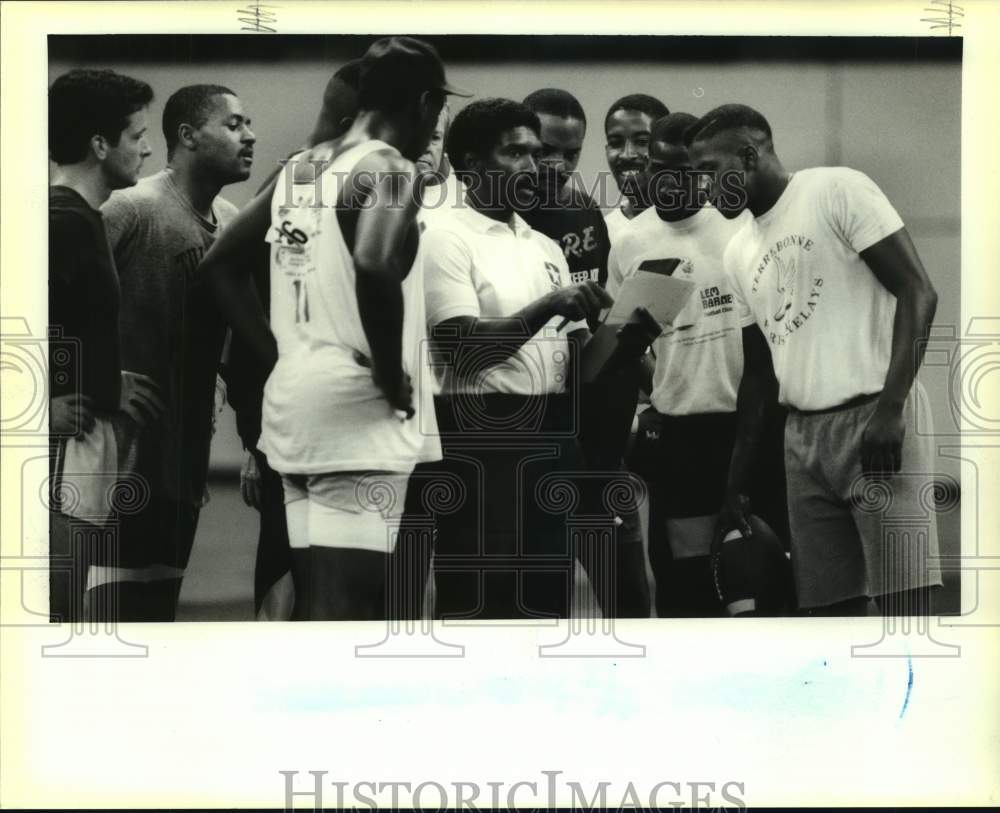 1991 Press Photo Arena Football coach Harold Jackson and players at Superdome- Historic Images