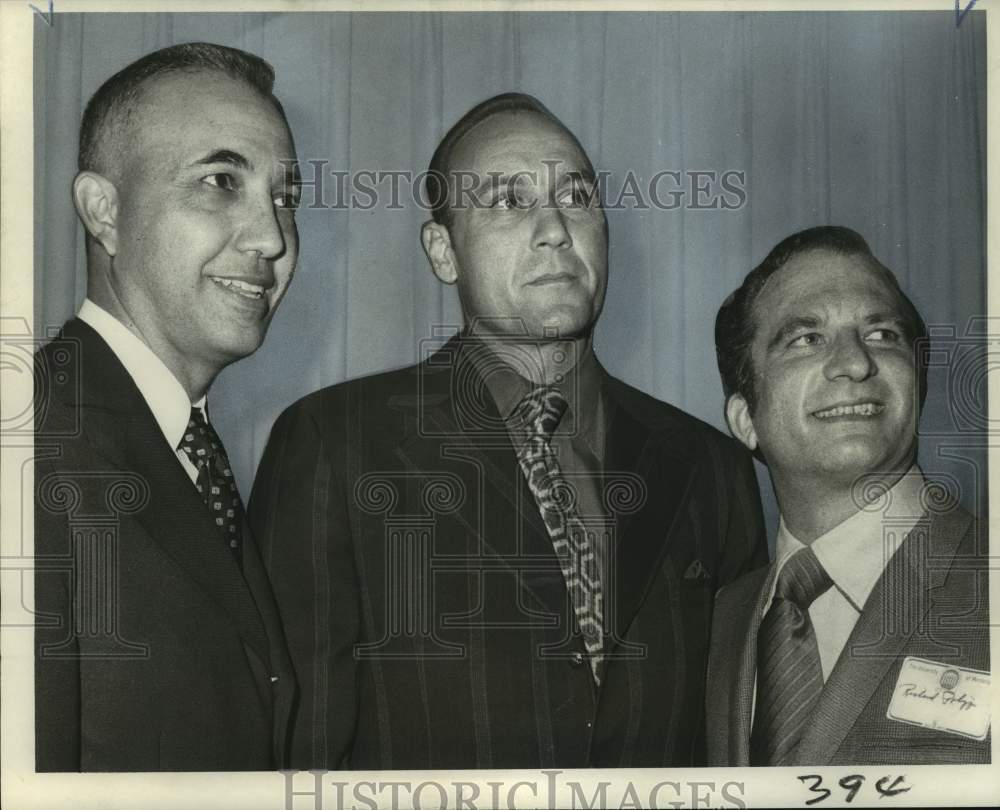 1971 Ole Miss football coach Billy Kinard with school officials - Historic Images