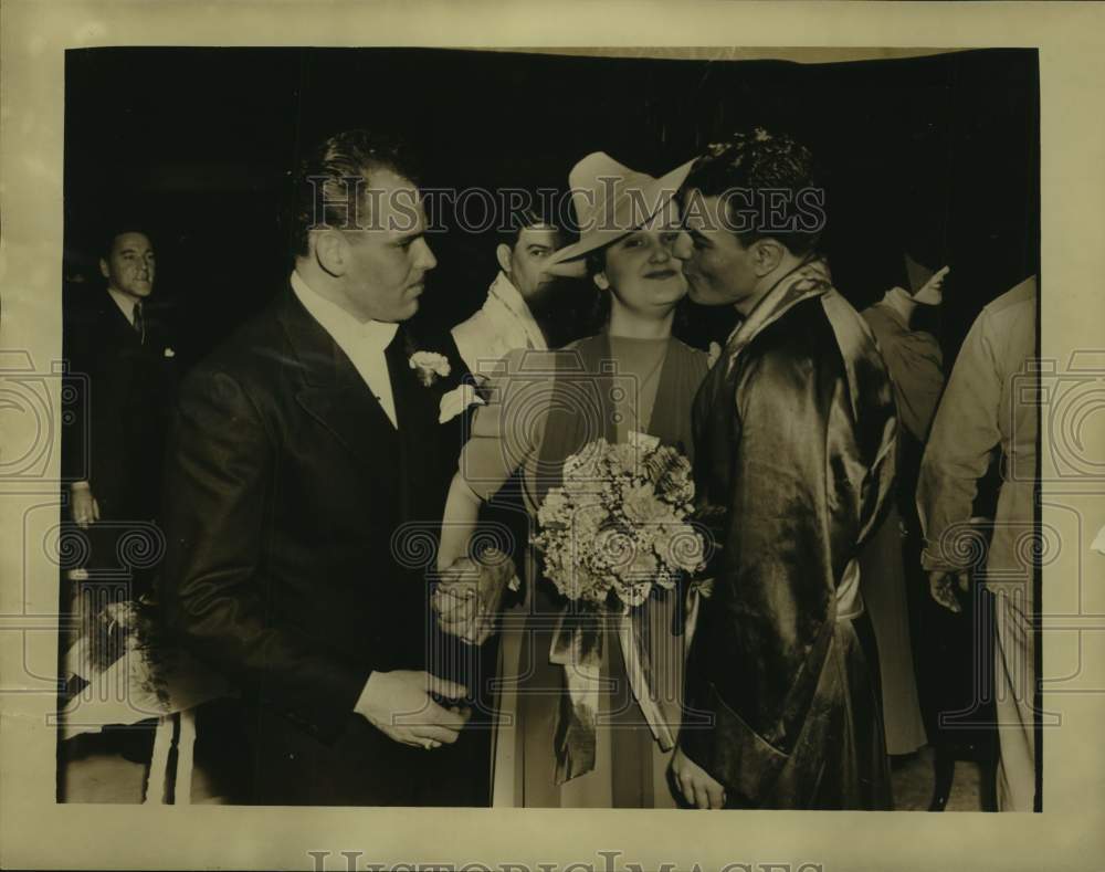 1989 Press Photo Wrestling - Leo Jenssen &amp; Bride Geneva Bishop After Marriage - Historic Images