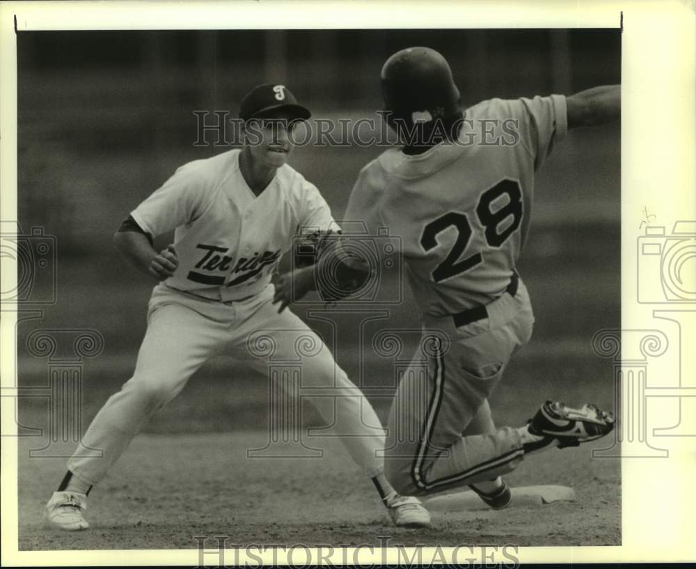 1989 Press Photo Baseball - Vanderbilt&#39;s Aaron Lirette &amp; Newman&#39;s Denny Amato- Historic Images