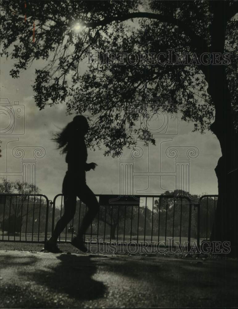 1983 Press Photo Alexander School Teacher Joy Clark Runs Every Morning - Historic Images