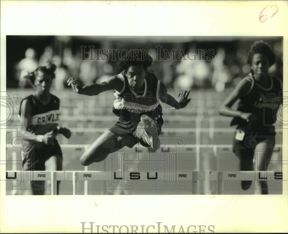 1989 Press Photo Destrehan High track hurdler Anina Hollins wins state title - Historic Images