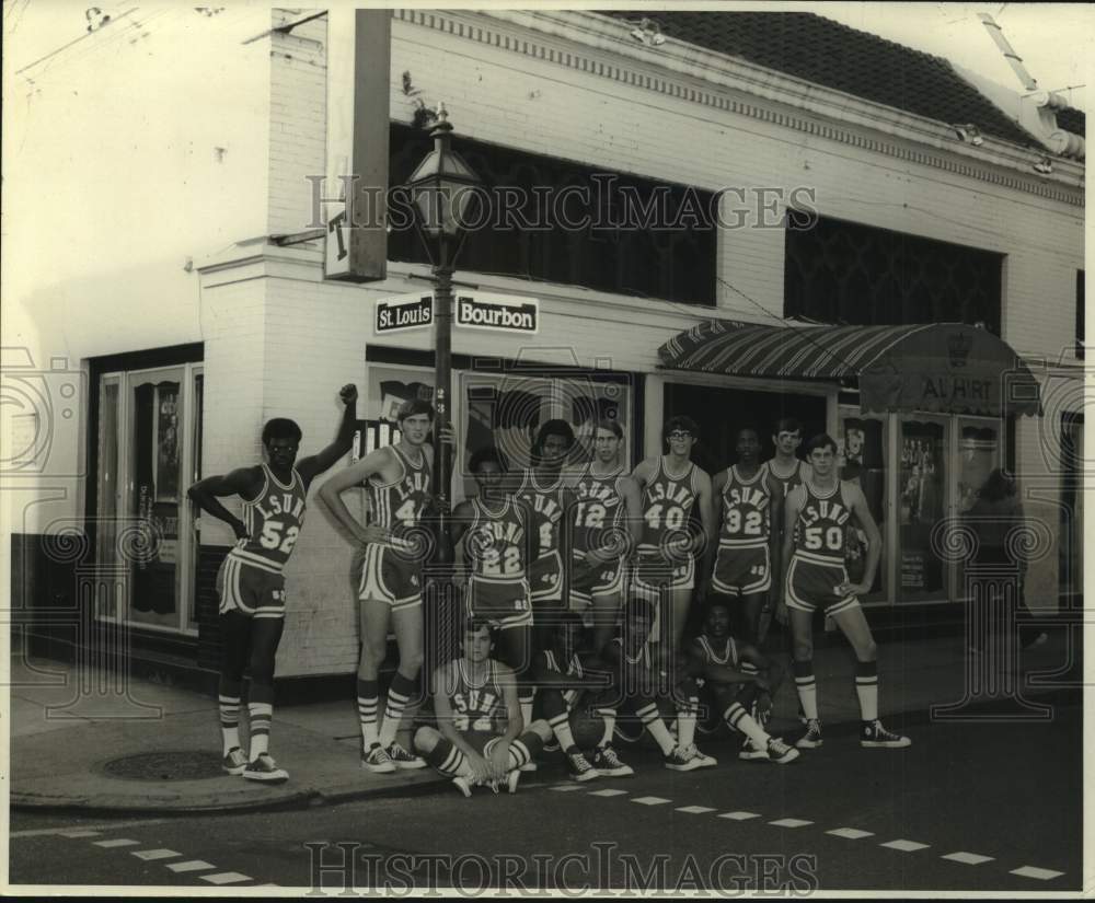 1971 Press Photo The LSU-New Orleans basketball team - nos21494- Historic Images