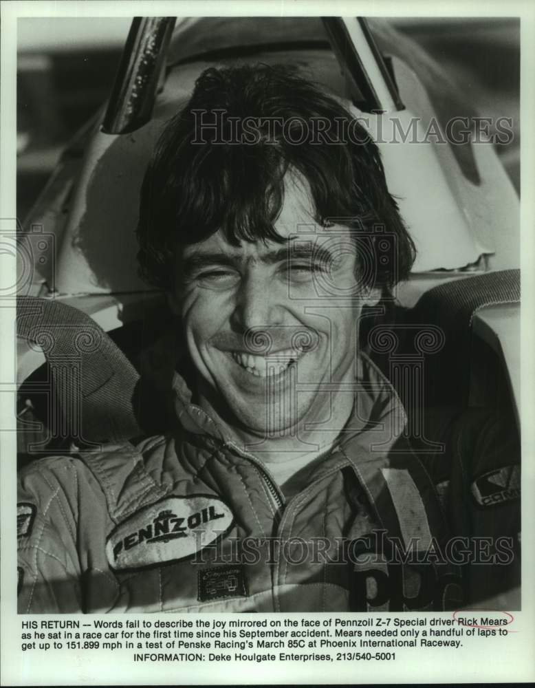 1985 Press Photo Race car driver Rick Mears is all smiles at Phoenix track - Historic Images