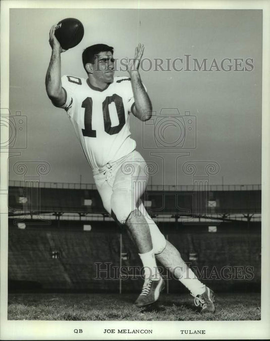 1966 Press Photo Tulane football quarterback Joe Melancon goes back to throw - Historic Images