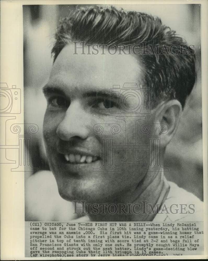 1963 Press Photo Chicago Cubs baseball player Lindy McDaniel smiles after homer- Historic Images