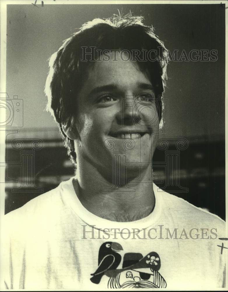 1979 Press Photo Football player Lon McCloskey smiles for photo - nos22342- Historic Images