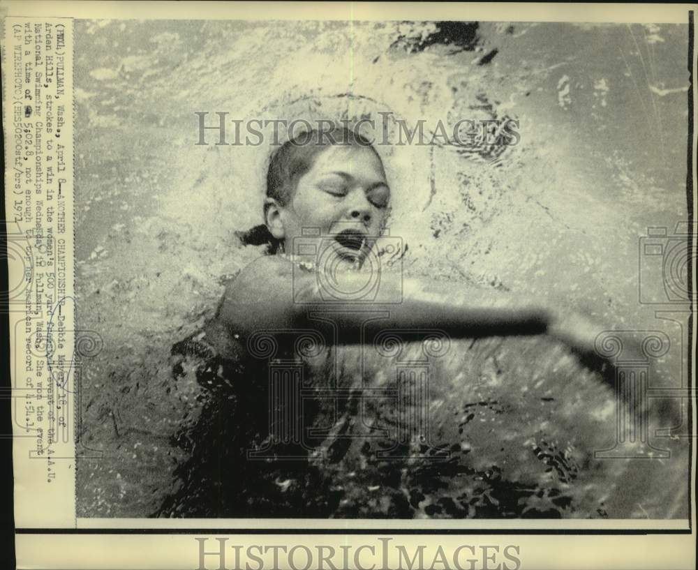 1971 Press Photo Swimmer Debbie Meyer wins 500 yard freestyle race in Pullman WA- Historic Images