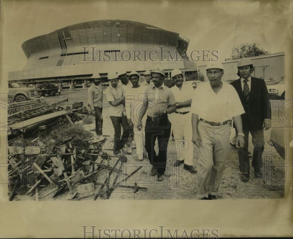 1973 Press Photo Workers Strikes in Construction of Louisiana Superdome - Historic Images