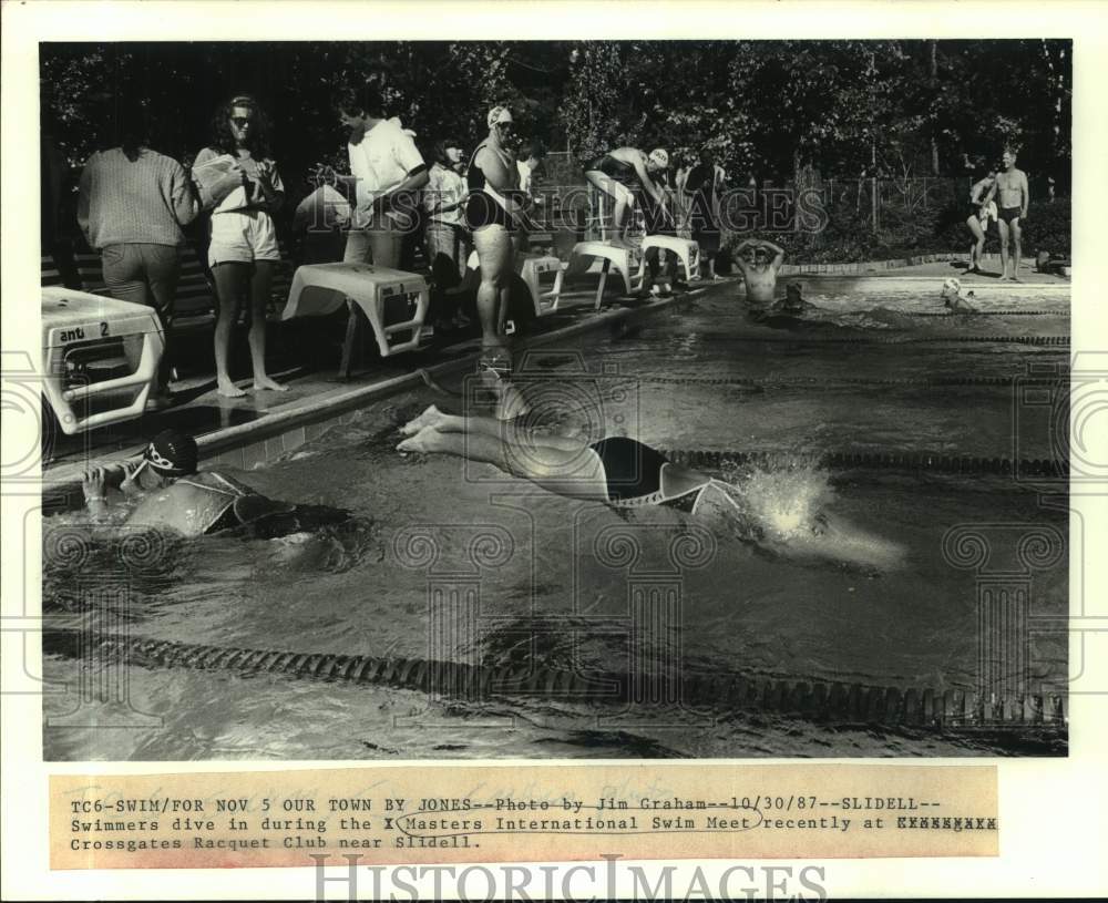 1987 Press Photo Swimmers in Diving in Masters International Meet New Orleans - Historic Images