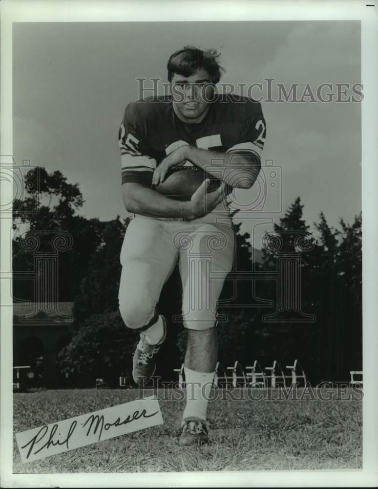 1971 Press Photo Football player Phil Mosser runs with both hands covering ball - Historic Images