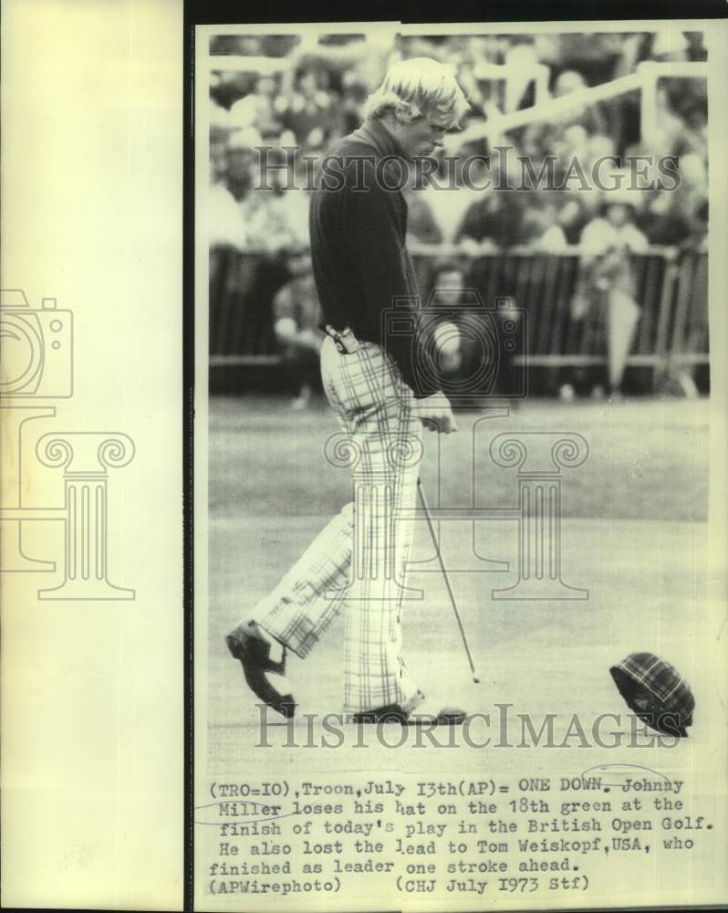 1973 Press Photo Golfer Johnny Miller loses his hat on the 18th green at Troon - Historic Images