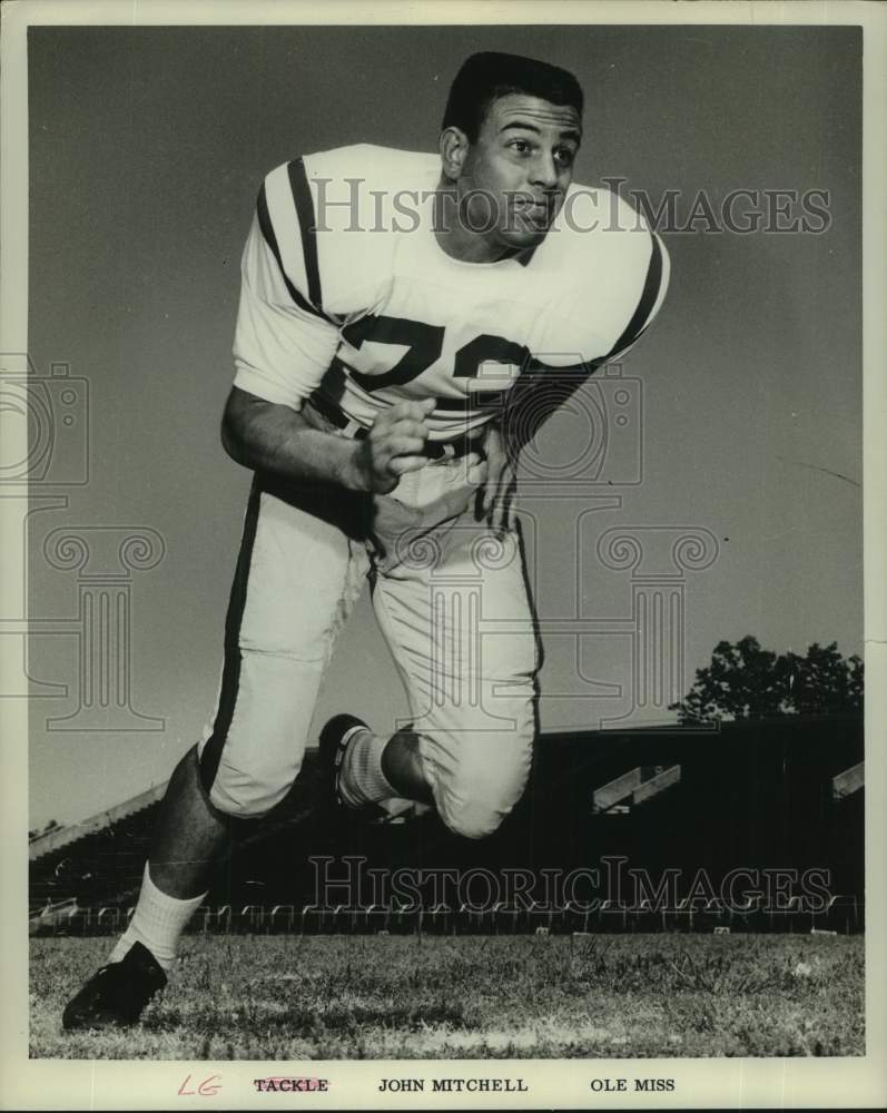 1967 Press Photo University of Mississippi football player John Mitchell runs- Historic Images