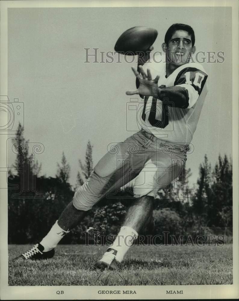 1963 Press Photo Miami football quarterback George Mira is ready to throw ball - Historic Images