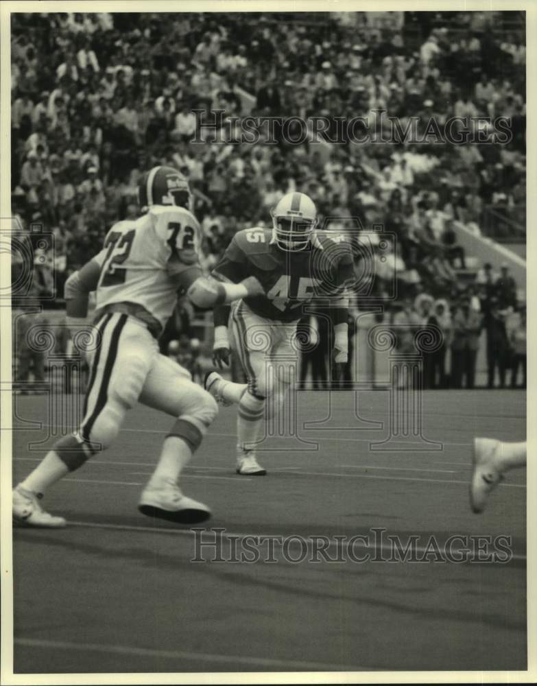 1986 Press Photo Tennessee football player Darrin Miller #45 plays defense- Historic Images