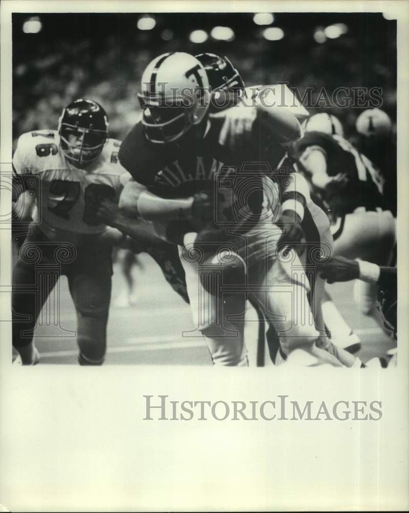 1977 Press Photo Tulane football player Terry Looney fumbles ball after hit- Historic Images