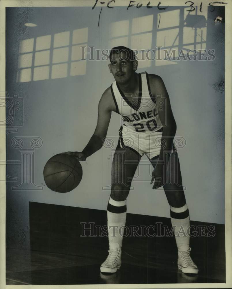 1967 Press Photo Basketball player Sammy Maniscalco #20 dribbles the ball- Historic Images