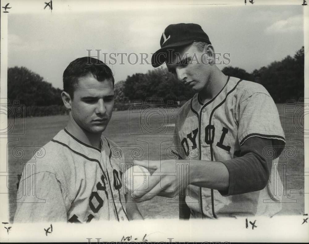 1960 Press Photo Loyola baseball players Freddie Woessner and Darryl Massex - Historic Images