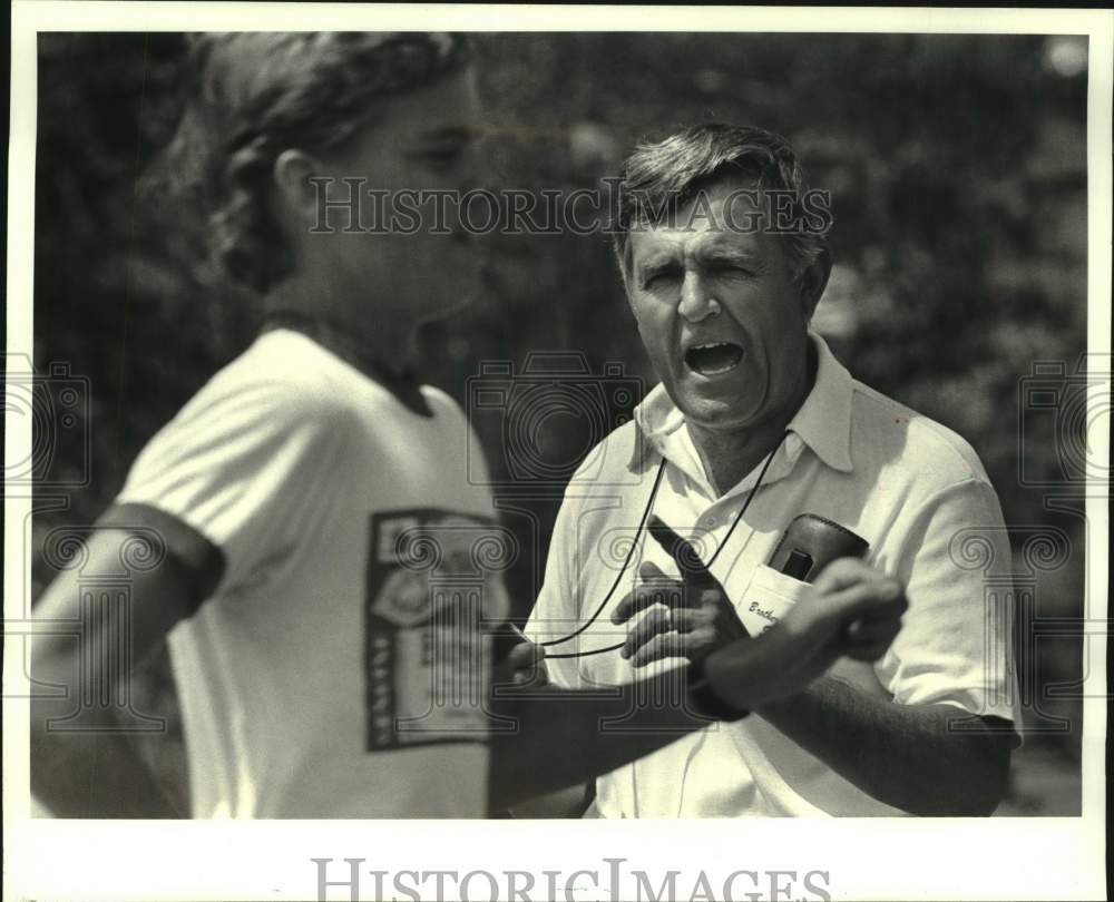 1986 Press Photo Brother Martin High track coach Chubby Marks - nos24328- Historic Images