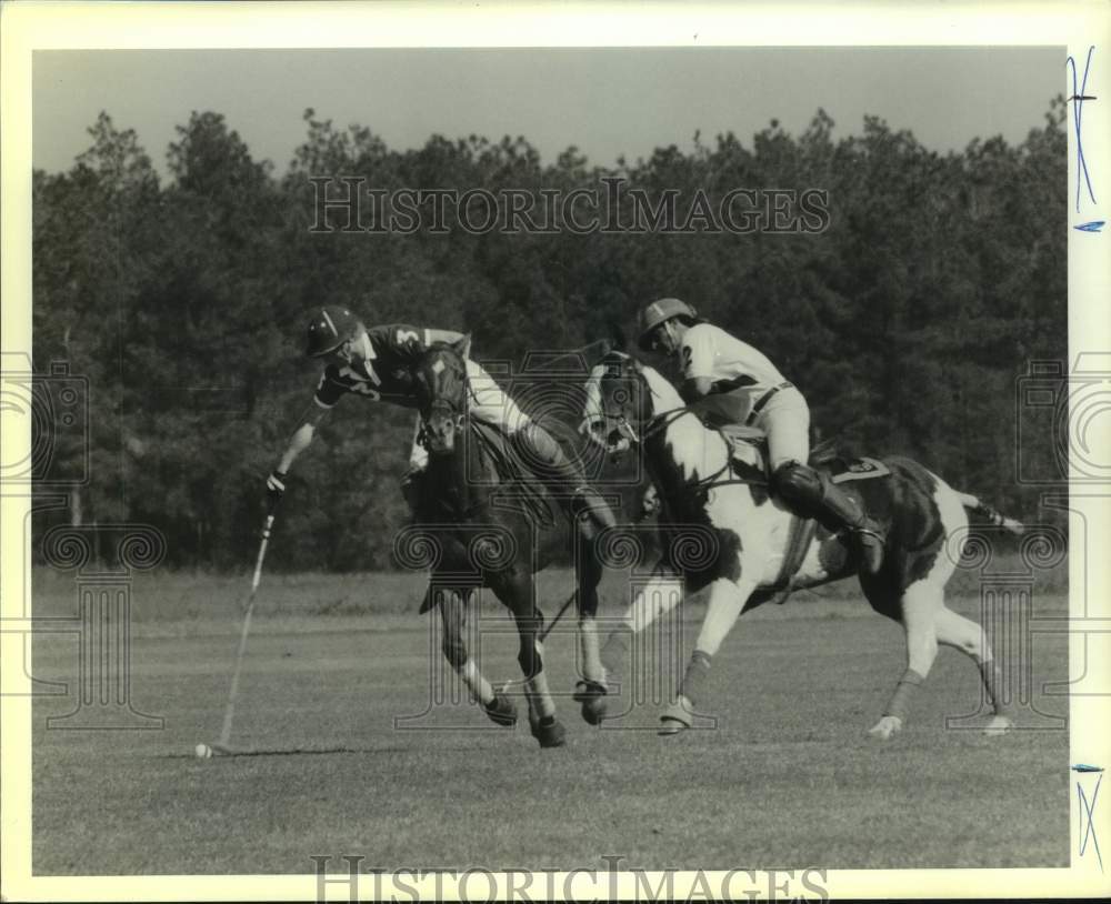 1990 Press Photo Polo players Oliver Ellis and Hernan Bonorino in Folsom, La. - Historic Images