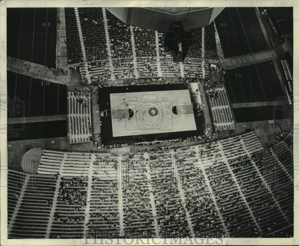 1975 Press Photo Louisiana Superdome from the catwalk during a basketball game- Historic Images