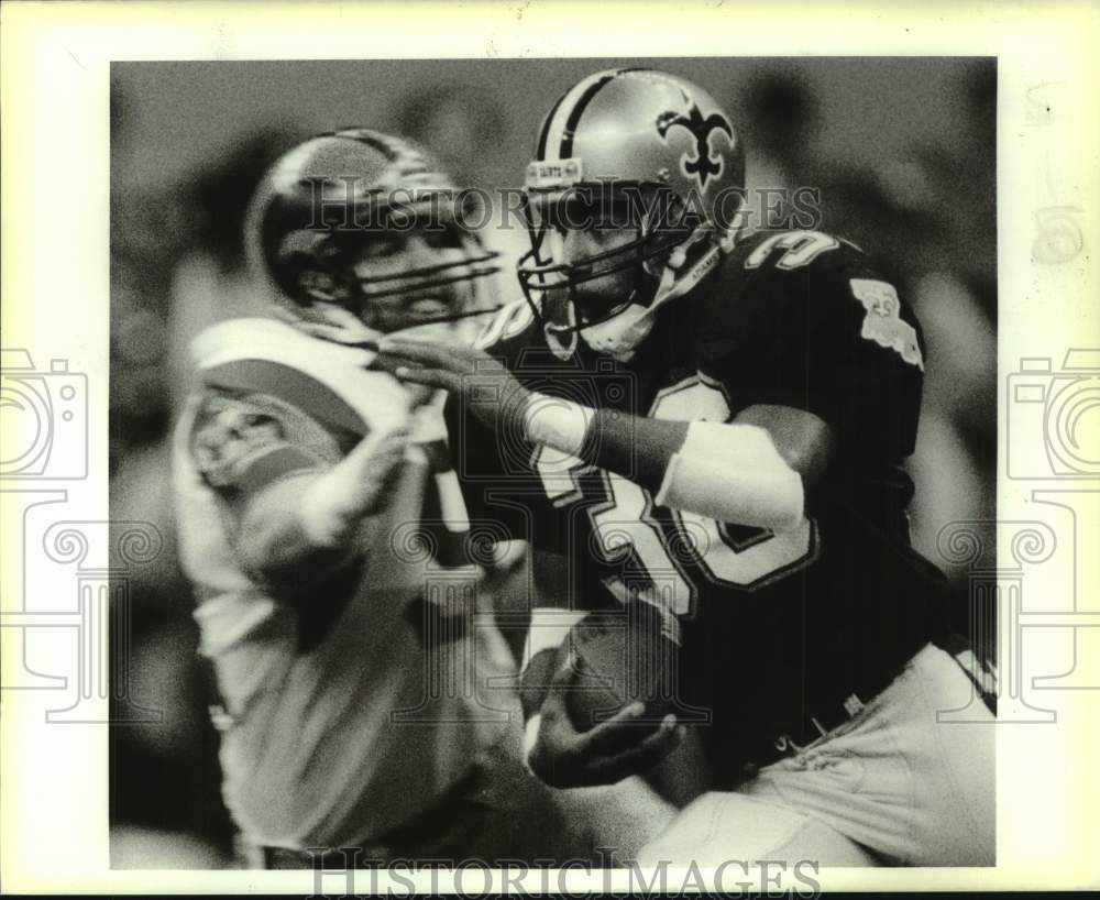 1988 Press Photo New Orleans Saints Rueben Mayes Carrying the Football - Historic Images