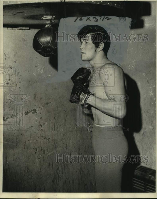 1974 Press Photo Boxer Tony Licata works a speed bag - nos24494- Historic Images