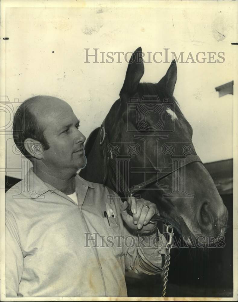 1970 Press Photo Horse Racing - Trainer Frank Behler with Prudhoe Bay - Historic Images