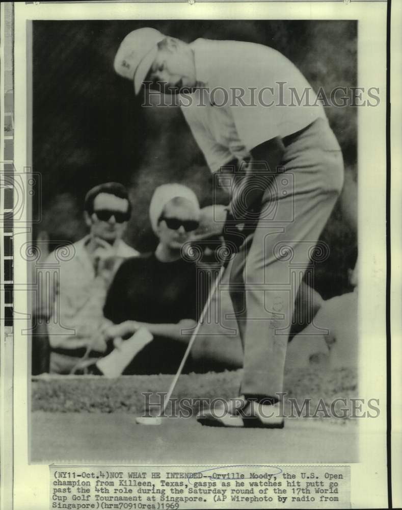 1969 Press Photo Golfer Orville Moody gasps as his putt goes past the hole - Historic Images