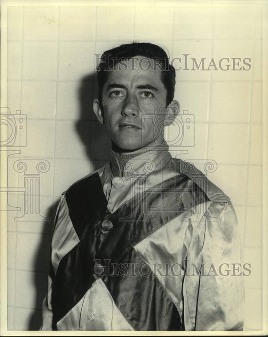 1968 Press Photo Jockey Leroy Moyers stands against wall in his silks- Historic Images