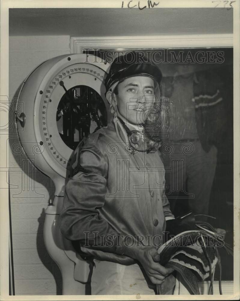 Press Photo Fair Grounds horse racing jockey Leroy Moyers - nos25217- Historic Images