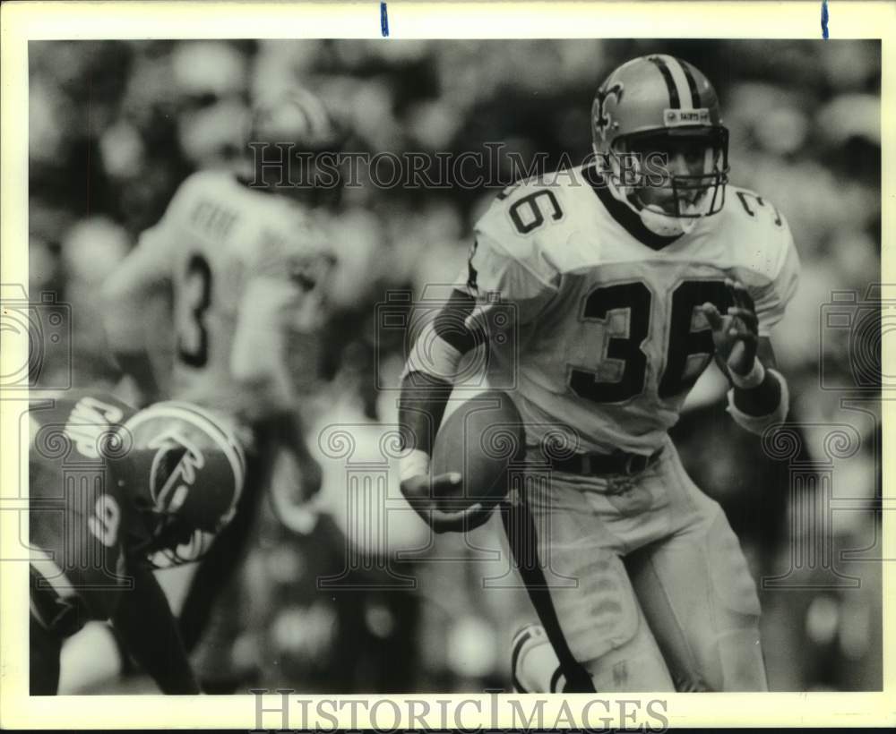 1988 Press Photo New Orleans Saints football player Rueben Mayes runs in game - Historic Images