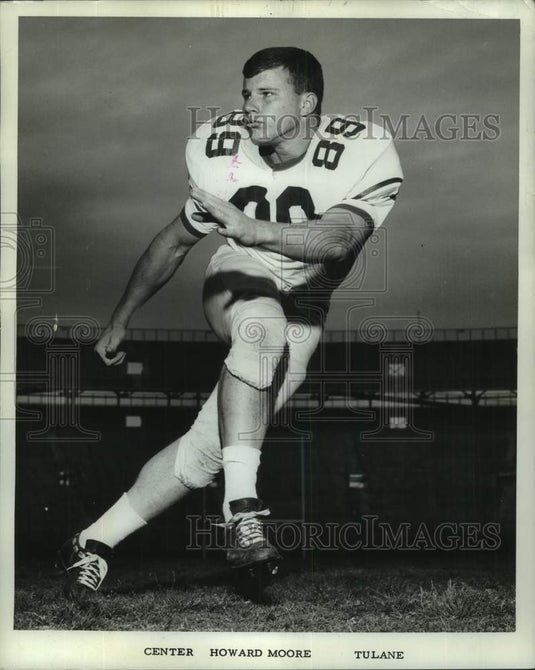 1966 Press Photo Tulane University football center Howard Moore runs in practice- Historic Images