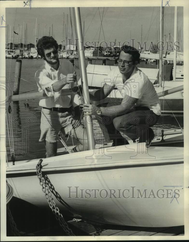 1971 Tulane Sugar Bowl boat racers Jeff Oescher &amp; Ken Simons in NO - Historic Images