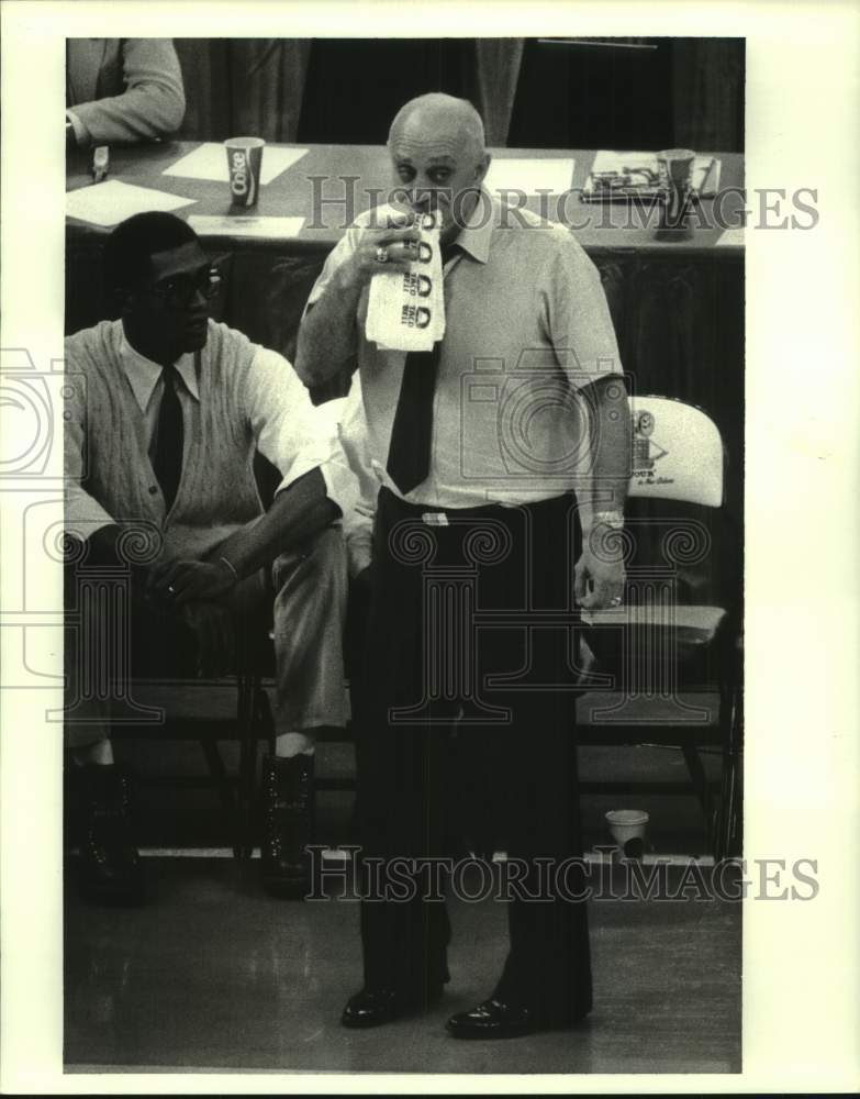 1987 Press Photo UNLV college basketball coach Jerry Tarkanian - nos26356 - Historic Images