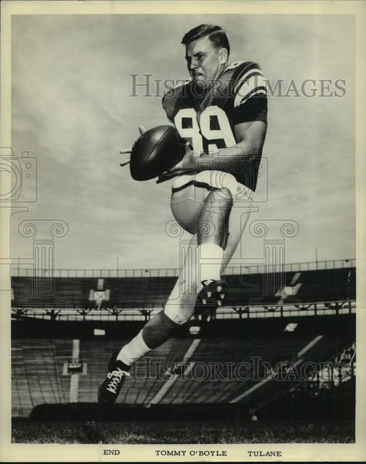 1964 Press Photo Tulane football player Tommy O'Boyle catches ball in practice- Historic Images