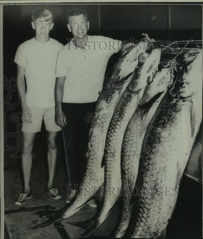 1967 Press Photo Oklahoma Lt. Gov. George Nigh and son Mike in Lake Charles - Historic Images