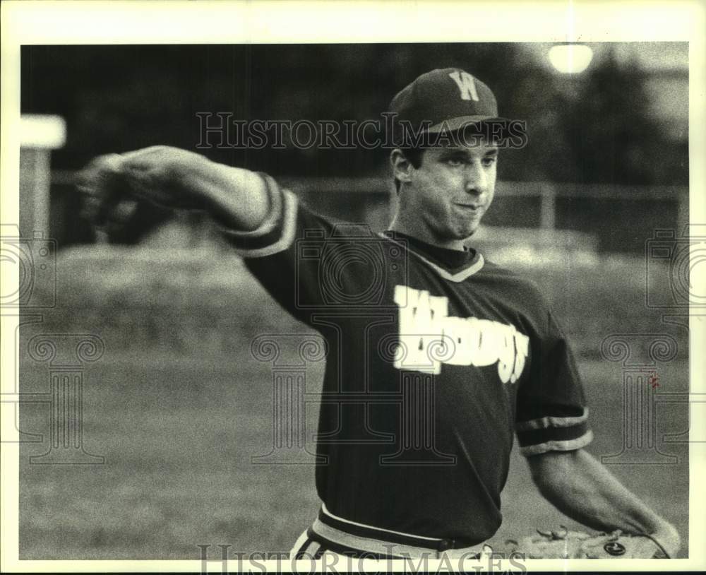 1985 Press Photo Wendy&#39;s baseball player Brian Muller warms up at third base- Historic Images