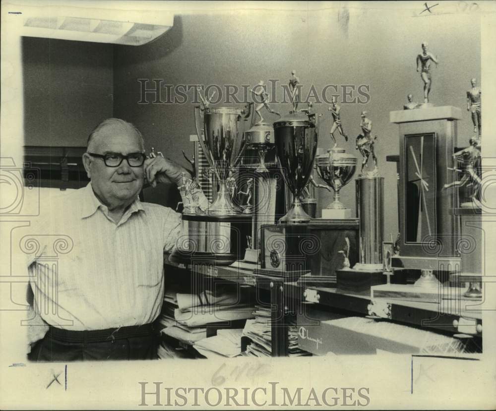 1976 Press Photo Tulane track coach Johnny Oelkers - nos26942- Historic Images