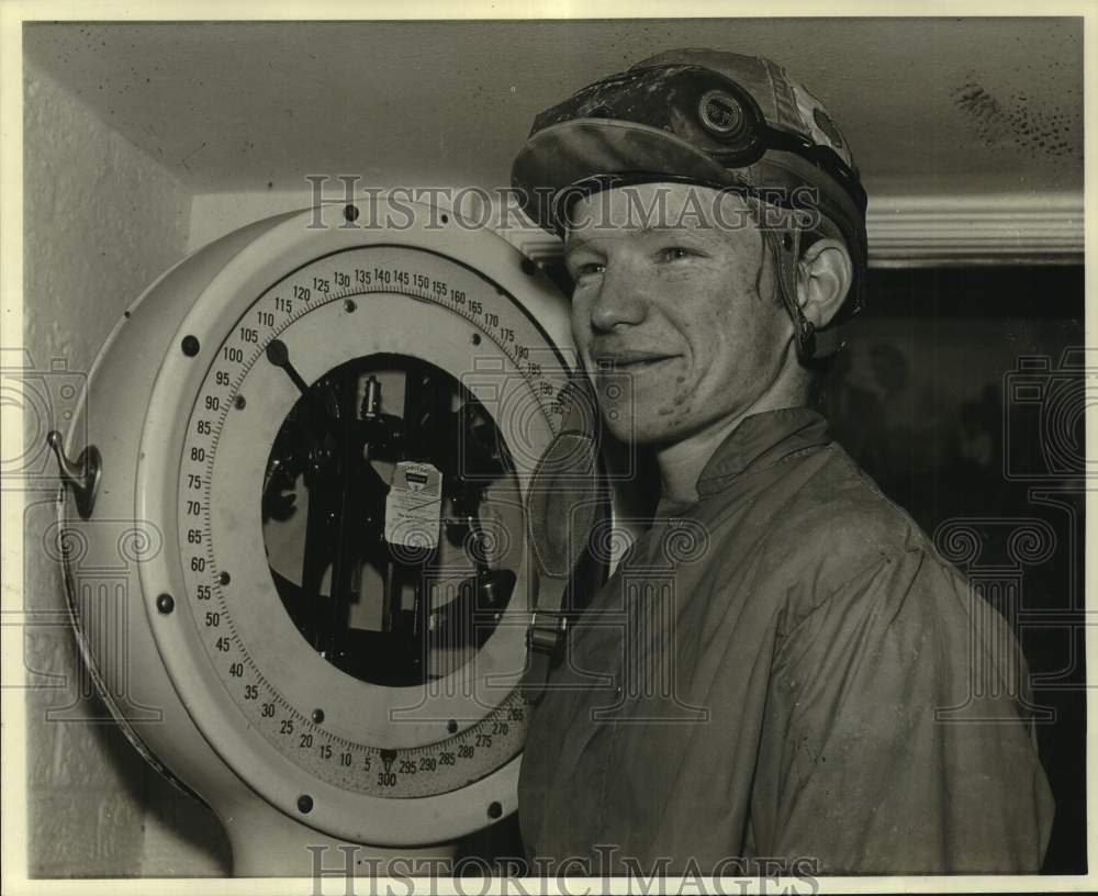 1972 Press Photo Jockey James Murchinson stands on scale before horse race - Historic Images