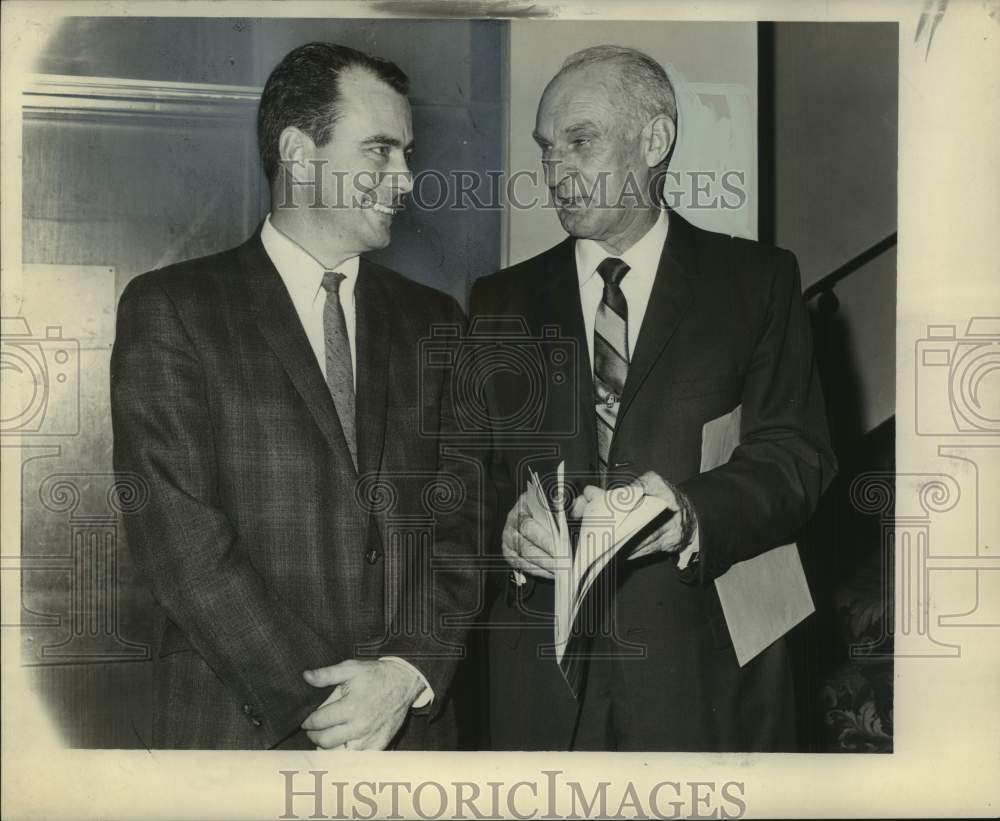 1967 Press Photo Vanderbilt athletic director Jess Neely, right - nos27324- Historic Images