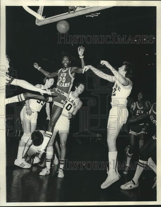 1975 Press Photo New Orleans basketball player Curtice Pace