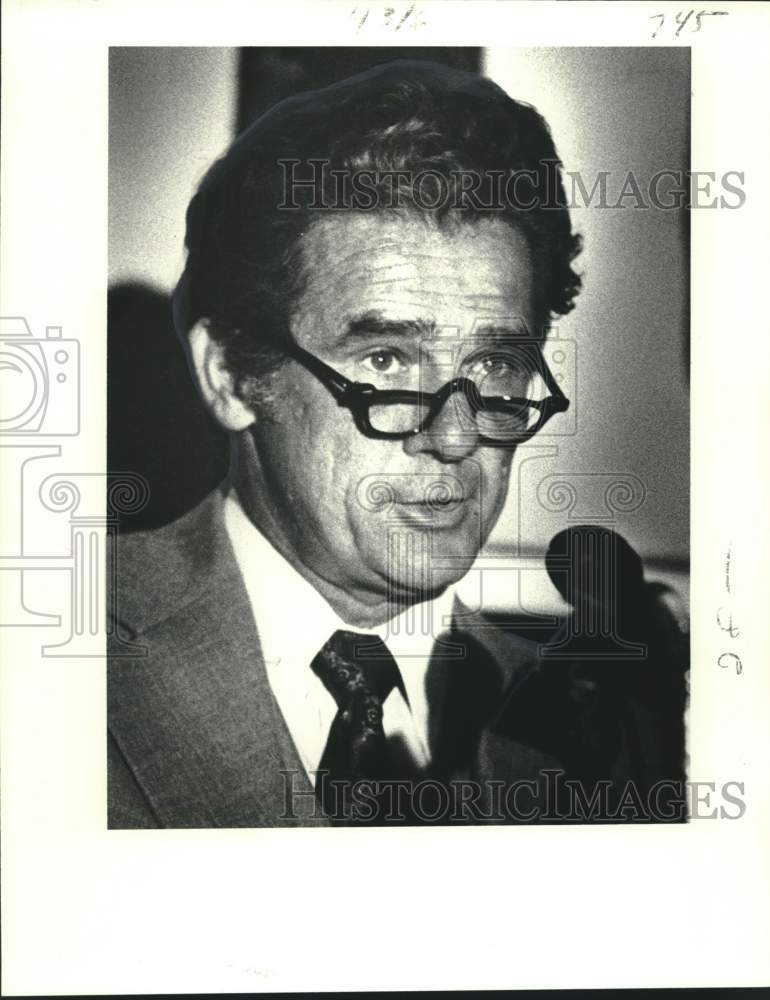 1978 Press Photo New Orleans Saints football coach Dick Nolan peers over glasses- Historic Images