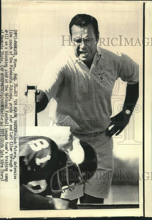 1971 Press Photo Minnesota Vikings football defensive line coach Jack Patera- Historic Images