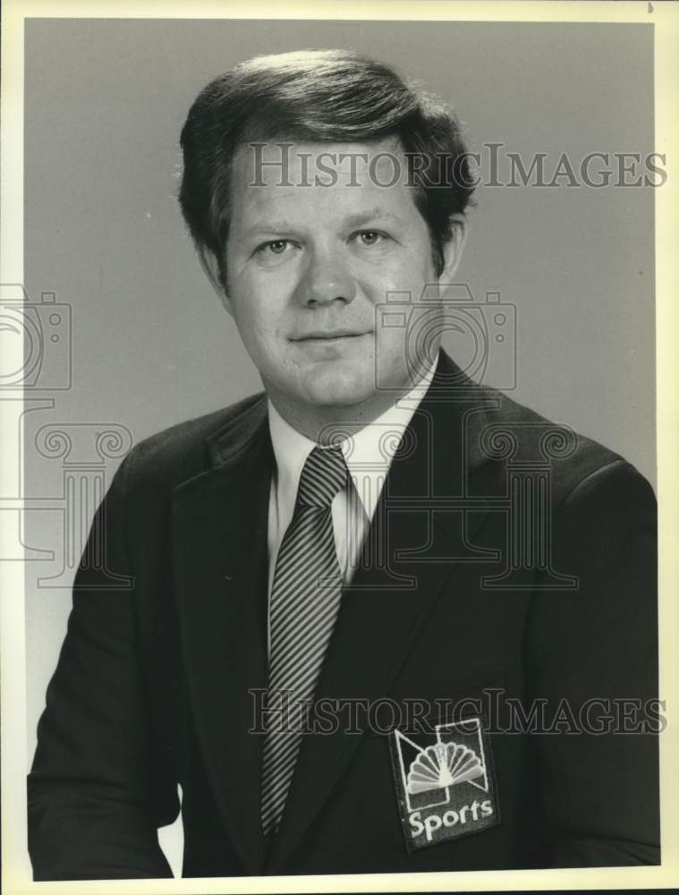 1985 Press Photo NBC Sports broadcaster Paul Page sits for portrait - nos27452- Historic Images