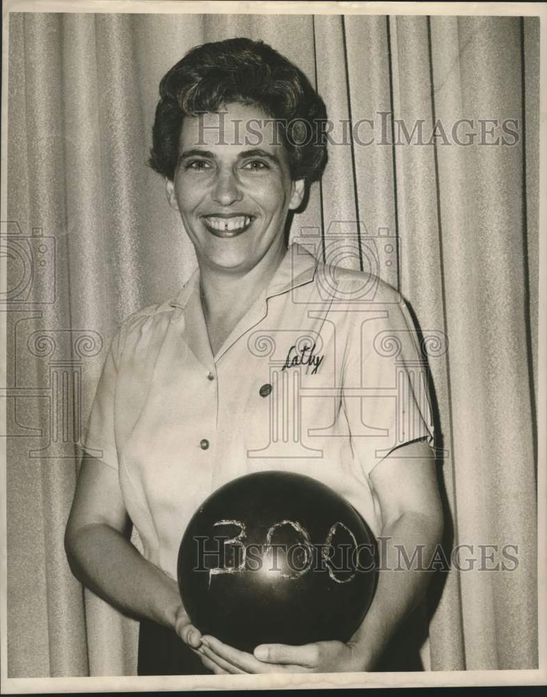 Press Photo Bowler Kathy Payne smiles holding bowling ball with &quot;300&quot; written on - Historic Images