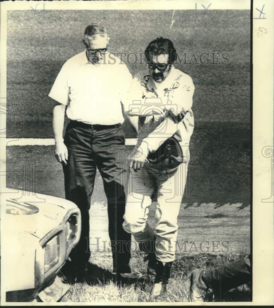 1973 Press Photo Stock car race driver Richard Petty rubs arm after car wreck - Historic Images