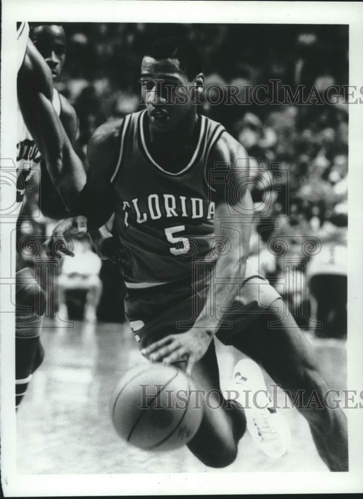 1987 Press Photo Florida basketball player Andrew Mieters dribbles the ball- Historic Images