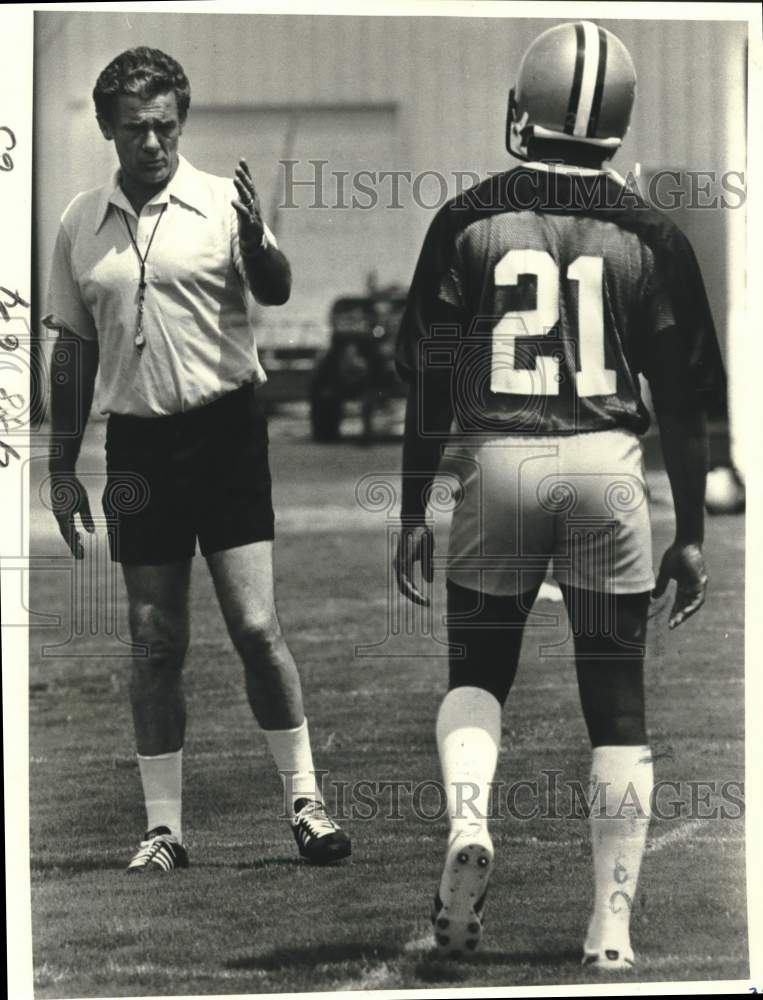 1979 Press Photo New Orleans Saints football coach Dick Nolan &amp; player D. Gray - Historic Images