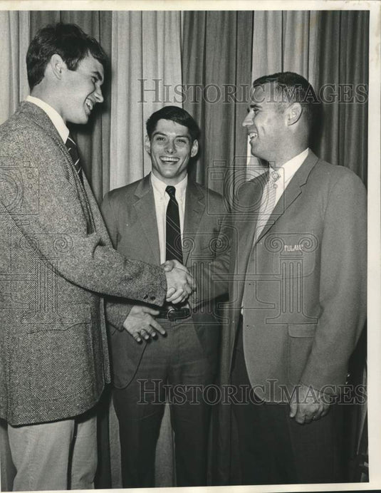 1971 Press Photo Tulane football coach Lou Campomensi shakes hands with Bill Nix- Historic Images